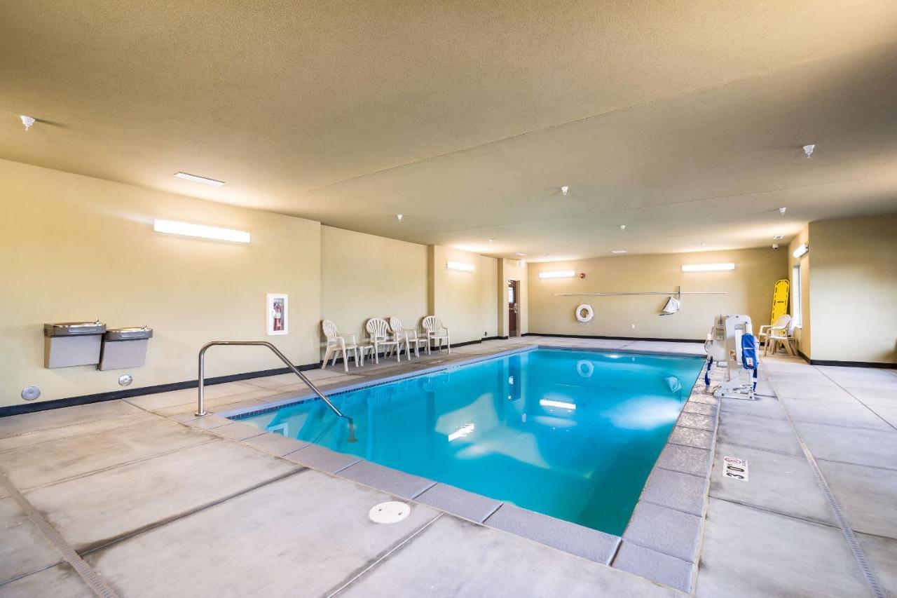 Cobblestone Hotel & Suites - Victor Exterior photo